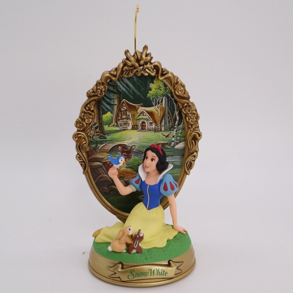 1998 Hallmark Keepsake Ornament Walt Disney's Snow White Enchanted Memories new